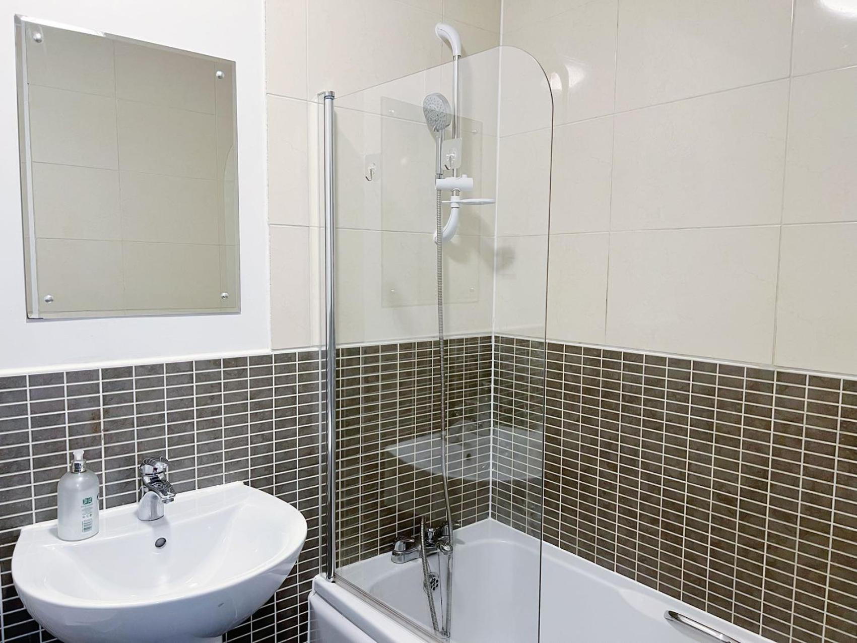 Comfort Seaside Two-Bedroom Apt Swansea Dış mekan fotoğraf
